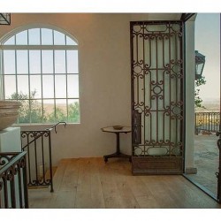 Wide-plank-oak-floors-Venetian-plaster-walls-fill-main-house