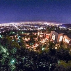 ultraprivate-25-acre-Hollywood-Hills-property-affords-sweeping