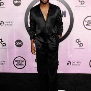 Wayne-Brady-american-music-awards-2022_00-1